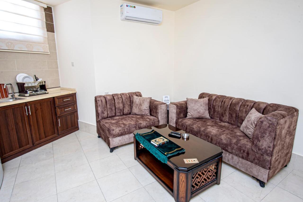 Al Riyati Hotel Apartments Акаба Экстерьер фото